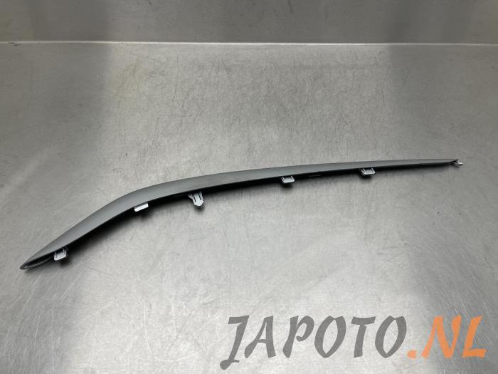 Embellecedore para tablero de instrumentos de un Suzuki Baleno 1.0 Booster Jet Turbo 12V 2017