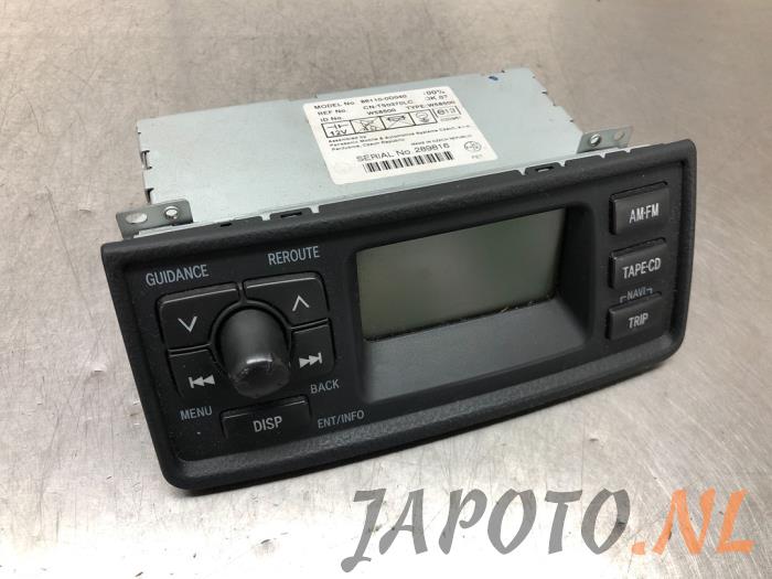 Panel de control de radio de un Toyota Yaris (P1) 1.3 16V VVT-i 2004