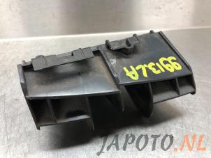 Używane Wspornik zderzaka lewy tyl Toyota Verso 1.8 16V VVT-i Cena € 14,95 Procedura marży oferowane przez Japoto Parts B.V.