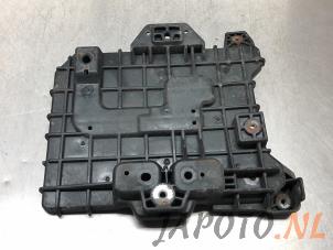 Used Battery box Kia Rio III (UB) 1.2 CVVT 16V Price € 19,95 Margin scheme offered by Japoto Parts B.V.