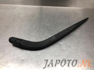 Usagé Bras essuie-glace arrière Suzuki Alto (GF) 1.0 12V Prix € 19,95 Règlement à la marge proposé par Japoto Parts B.V.