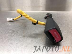 Usagé Insertion ceinture de sécurité avant droite Hyundai i30 Crosswagon (WWH) 1.6 CRDi 16V VGT HP Prix € 14,95 Règlement à la marge proposé par Japoto Parts B.V.