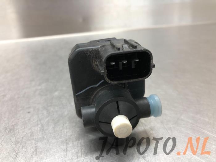 Używane Silnik reflektora Honda Jazz (GE6/GE8/GG/GP) 1.3 VTEC 16V Hybrid Cena € 26,20 Procedura marży oferowane przez Japoto Parts B.V.