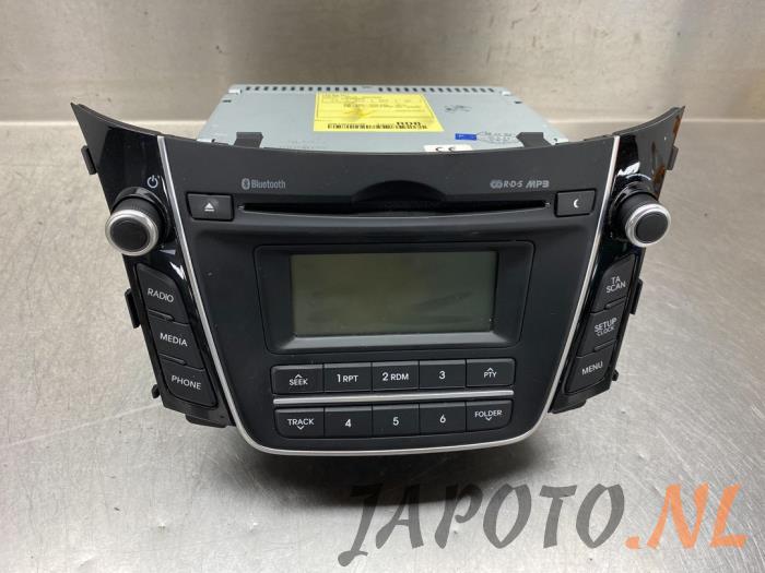 Reproductor de CD y radio de un Hyundai i30 (GDHB5) 1.4 16V 2016