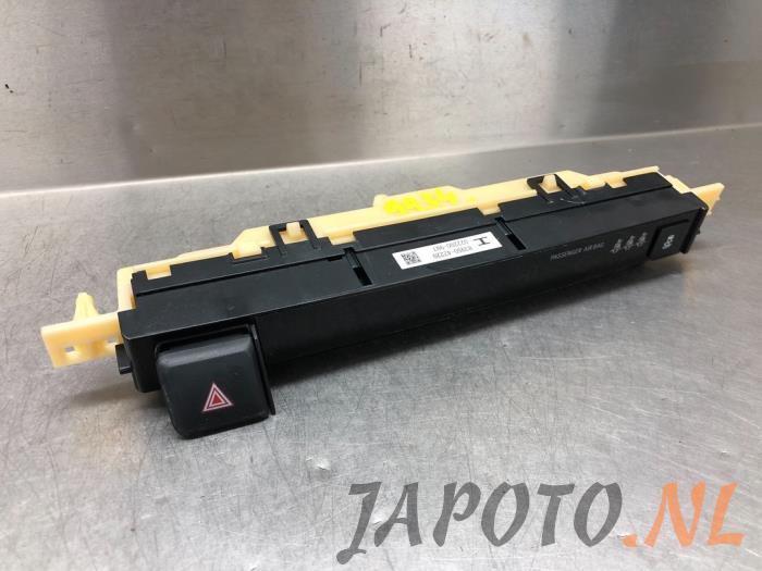 Begagnade Innerdisplay Toyota RAV4 (A4) 2.0 16V VVT-i 4x4 Pris € 52,45 Marginaltabell erbjuds av Japoto Parts B.V.