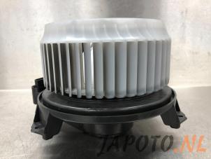 Usagé Ventilateur chauffage Toyota RAV4 (A4) 2.0 16V VVT-i 4x4 Prix € 64,95 Règlement à la marge proposé par Japoto Parts B.V.