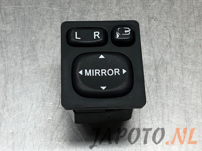 Używane Przelacznik lusterka Toyota RAV4 (A4) 2.0 16V VVT-i 4x4 Cena € 26,25 Procedura marży oferowane przez Japoto Parts B.V.