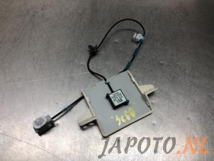 Used GPS antenna Toyota RAV4 (A4) 2.0 16V VVT-i 4x4 Price € 50,00 Margin scheme offered by Japoto Parts B.V.