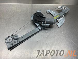 Usagé Mécanique vitre 2portes avant gauche Toyota Aygo (B10) 1.0 12V VVT-i Prix € 34,99 Règlement à la marge proposé par Japoto Parts B.V.