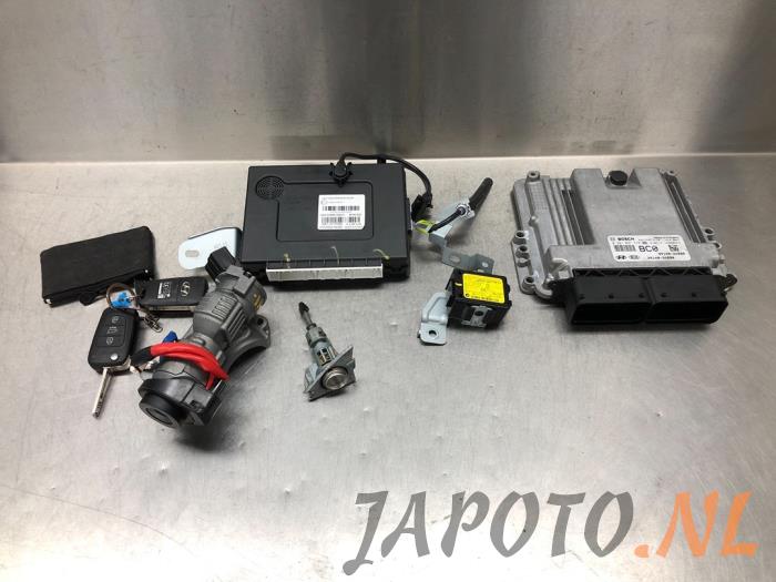 Used Ignition lock + computer Hyundai i30 Wagon (GDHF5) 1.6 CRDi Blue Drive 16V VGT Price € 103,95 Margin scheme offered by Japoto Parts B.V.