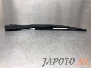 Usagé Bras essuie-glace arrière Mitsubishi Colt (Z2/Z3) 1.3 16V Prix € 19,95 Règlement à la marge proposé par Japoto Parts B.V.