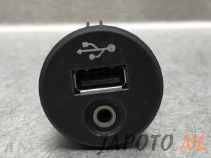 Usagé Connexion USB Nissan Juke (F15) 1.6 16V Prix € 14,99 Règlement à la marge proposé par Japoto Parts B.V.