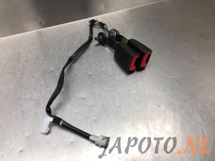 Usagé Insertion ceinture de sécurité arrière droite Toyota Verso 2.2 16V D-CAT Prix € 24,95 Règlement à la marge proposé par Japoto Parts B.V.
