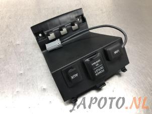 Used AUX / USB connection Honda Civic (FK1/2/3) 1.4i VTEC 16V Price € 29,00 Margin scheme offered by Japoto Parts B.V.