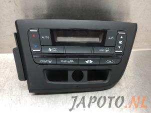 Usagé Panneau de commandes chauffage Honda Civic (FK1/2/3) 1.4i VTEC 16V Prix € 74,95 Règlement à la marge proposé par Japoto Parts B.V.