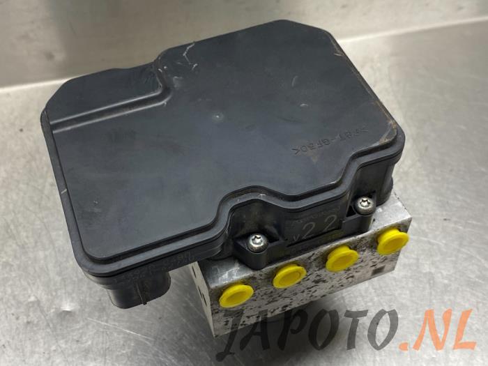 Used ABS pump Toyota RAV4 (A4) 2.0 16V VVT-i 4x4 Price € 261,45 Margin scheme offered by Japoto Parts B.V.
