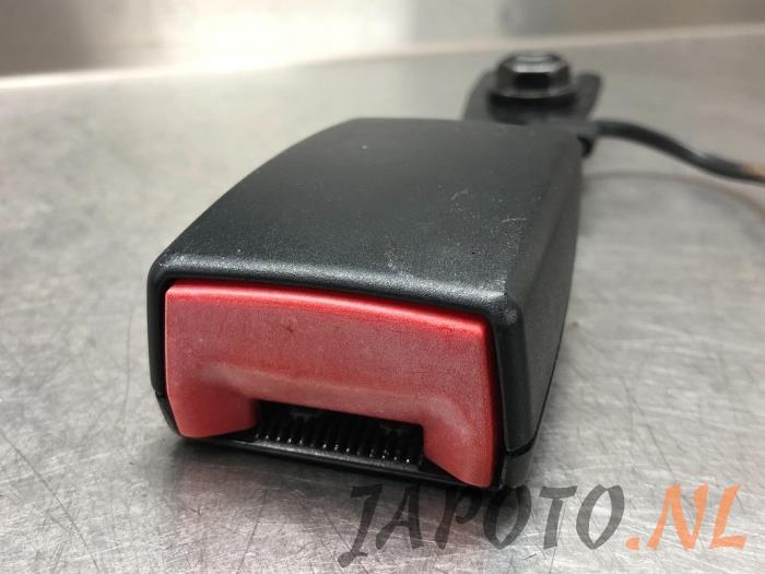 Front seatbelt buckle, right from a Mitsubishi Colt CZC 1.5 16V 2008