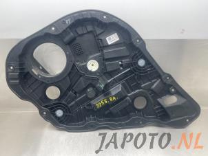 Używane Mechanizm szyby prawej tylnej wersja 4-drzwiowa Kia Optima Sportswagon (JFF) 2.0 CVVL 16V Cena € 49,99 Procedura marży oferowane przez Japoto Parts B.V.