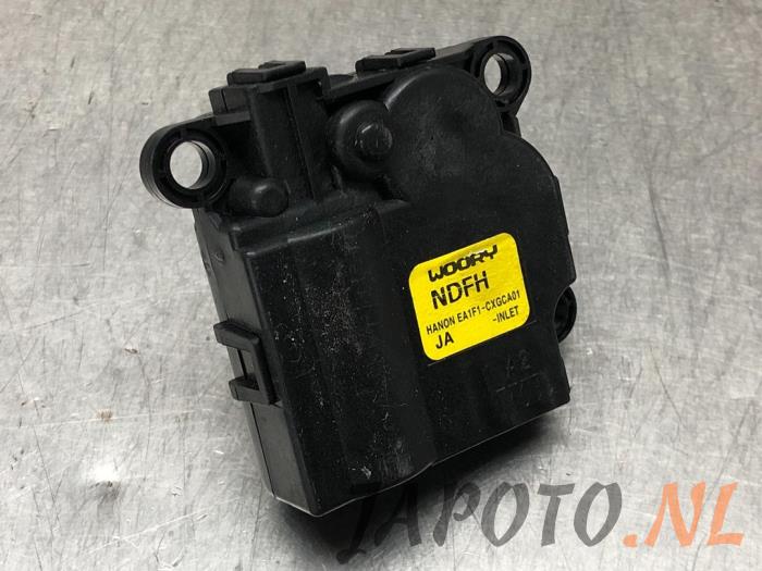 Heater valve motor from a Kia Picanto (JA) 1.0 12V 2018