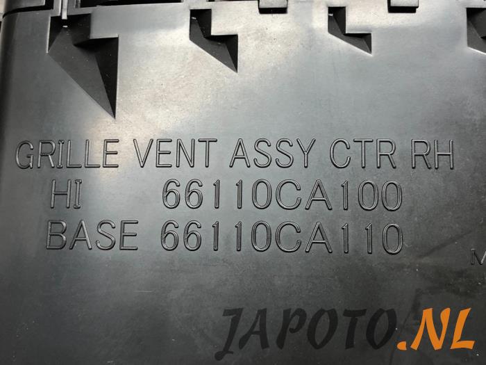 Rejilla de aire de salpicadero de un Toyota GT 86 (ZN) 2.0 16V 2013