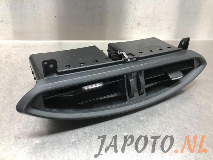 Rejilla de aire de salpicadero de un Toyota GT 86 (ZN) 2.0 16V 2013
