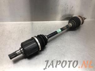 Begagnade Drivaxel, vänster fram Kia Optima Sportswagon (JFF) 2.0 CVVL 16V Pris € 199,00 Marginaltabell erbjuds av Japoto Parts B.V.
