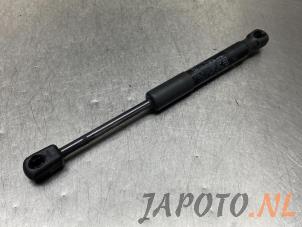 Używane Amortyzator gazowy lewy tyl Toyota GT 86 (ZN) 2.0 16V Cena € 24,95 Procedura marży oferowane przez Japoto Parts B.V.