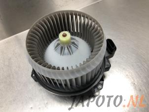 Usagé Ventilateur chauffage Toyota RAV4 (A3) 2.2 D-4D-F 16V 4x4 Prix € 49,95 Règlement à la marge proposé par Japoto Parts B.V.
