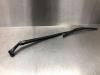 Front wiper arm from a Toyota RAV4 (A3) 2.2 D-4D-F 16V 4x4 2011