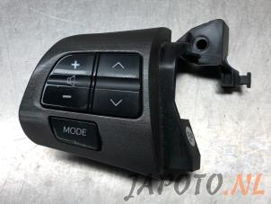 Used Steering wheel switch Toyota RAV4 (A3) 2.2 D-4D-F 16V 4x4 Price € 39,95 Margin scheme offered by Japoto Parts B.V.