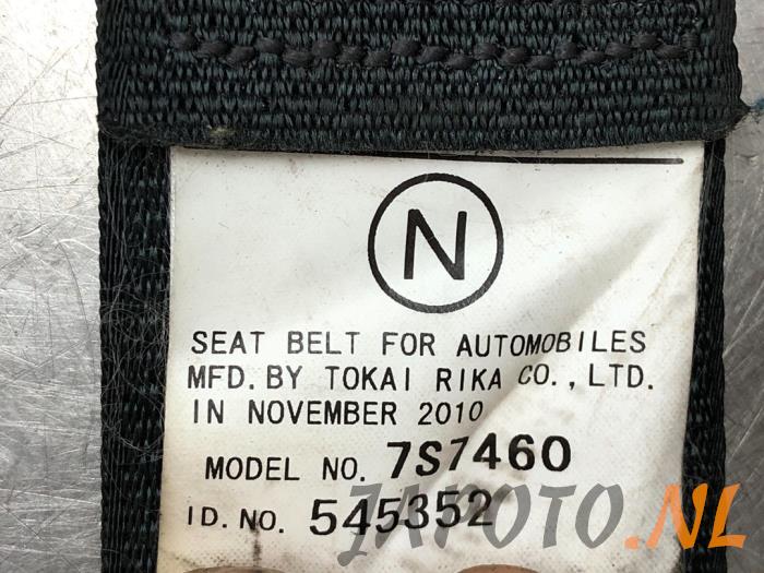 Ceinture de sécurité arrière droite d'un Toyota RAV4 (A3) 2.2 D-4D-F 16V 4x4 2011