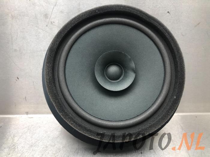 Używane Glosnik Suzuki Ignis (MF) 1.2 Dual Jet 16V Smart Hybrid AllGrip Cena € 20,99 Procedura marży oferowane przez Japoto Parts B.V.