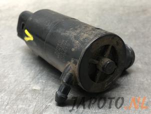 Usados Bomba de limpiaparabrisas delante Suzuki SX4 (EY/GY) 1.6 16V 4x2 Precio € 14,95 Norma de margen ofrecido por Japoto Parts B.V.