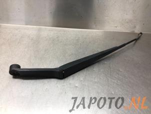 Used Front wiper arm Suzuki SX4 (EY/GY) 1.6 16V 4x2 Price € 19,95 Margin scheme offered by Japoto Parts B.V.