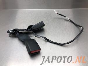 Używane Wtyk pasa bezpieczenstwa lewy tyl Nissan Micra (K14) 1.0 IG-T 100 Cena € 29,95 Procedura marży oferowane przez Japoto Parts B.V.