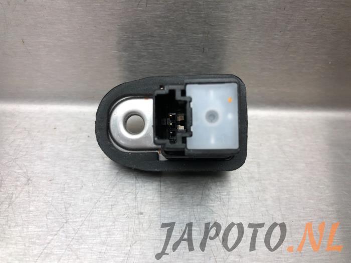 Door contact switch from a Nissan Micra (K14) 1.0 IG-T 100 2020