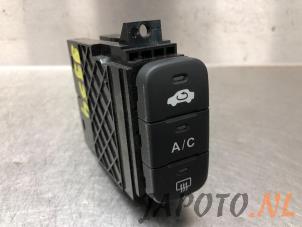 Used Air conditioning switch Honda Civic (EP/EU) 1.6 16V VTEC Price € 19,95 Margin scheme offered by Japoto Parts B.V.