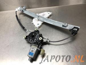 Używane Mechanizm szyby lewej tylnej wersja 4-drzwiowa Kia Stonic (YB) 1.0i T-GDi 12V Eco-Dynamics+ Cena € 99,95 Procedura marży oferowane przez Japoto Parts B.V.