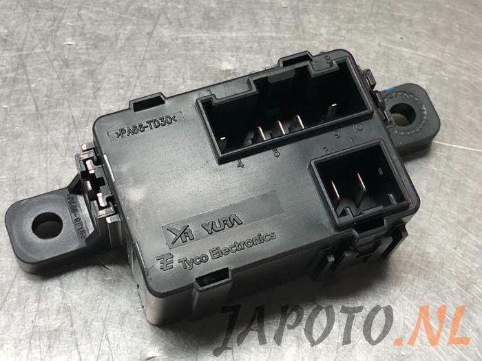 Begagnade Däcktrycksmodul Kia Stonic (YB) 1.0i T-GDi 12V Eco-Dynamics+ Pris € 15,70 Marginaltabell erbjuds av Japoto Parts B.V.