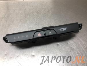 Used Panic lighting switch Kia Stonic (YB) 1.0i T-GDi 12V Eco-Dynamics+ Price € 19,95 Margin scheme offered by Japoto Parts B.V.