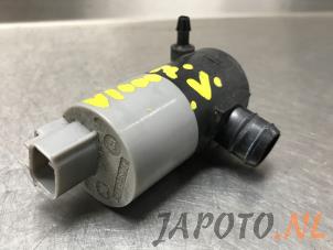Usagé Pompe lave-glace avant Toyota Aygo (B40) 1.0 12V VVT-i Prix € 9,95 Règlement à la marge proposé par Japoto Parts B.V.