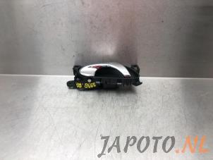 Usagé Poignée de porte arrière droite Nissan Qashqai (J11) 1.3 DIG-T 140 16V Prix € 9,99 Règlement à la marge proposé par Japoto Parts B.V.
