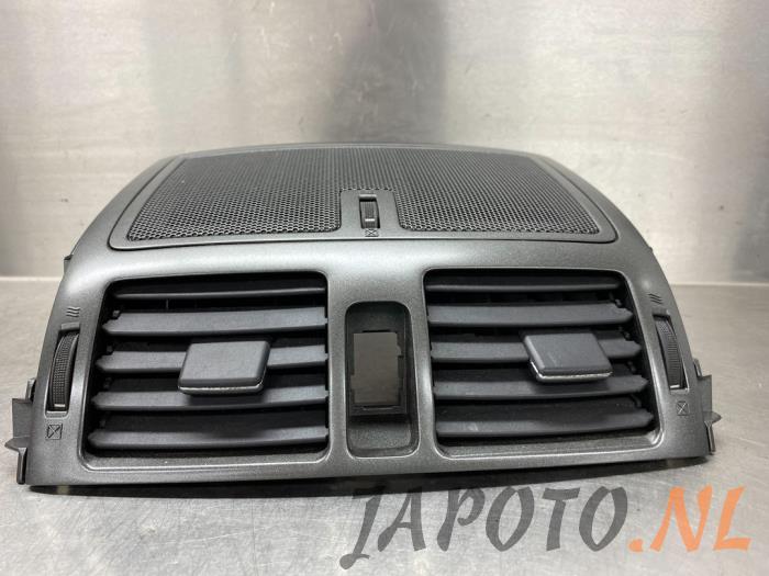 Rejilla de aire de salpicadero de un Toyota Auris (E15) 1.6 Dual VVT-i 16V 2009