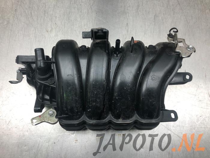 Intake manifold from a Toyota Yaris III (P13) 1.33 16V Dual VVT-I 2016