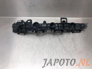 Używane Wspornik zderzaka prawy tyl Toyota Yaris IV (P21/PA1/PH1) 1.5 12V Hybrid Cena € 24,95 Procedura marży oferowane przez Japoto Parts B.V.