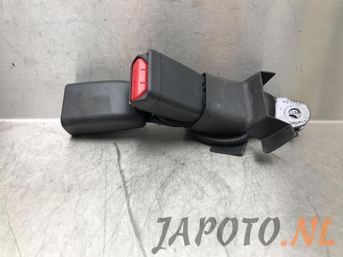 Rear seatbelt buckle, left from a Toyota Yaris IV (P21/PA1/PH1) 1.5 12V Hybrid 2022