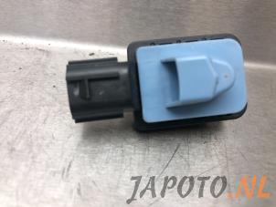 Used Airbag sensor Toyota Yaris IV (P21/PA1/PH1) 1.5 12V Hybrid Price € 24,99 Margin scheme offered by Japoto Parts B.V.
