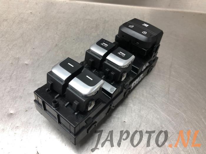 Usados Interruptor combinado de ventanillas Kia Niro I (DE) 1.6 GDI Hybrid Precio € 78,70 Norma de margen ofrecido por Japoto Parts B.V.