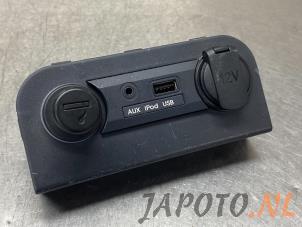 Używane Zlacze AUX/USB Kia Rio III (UB) 1.1 CRDi VGT 12V Cena € 19,95 Procedura marży oferowane przez Japoto Parts B.V.