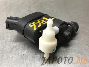 Used Windscreen washer pump Hyundai i20 (BC3) 1.0 T-GDI 100 Mild Hybrid 48V 12V Price € 34,95 Margin scheme offered by Japoto Parts B.V.